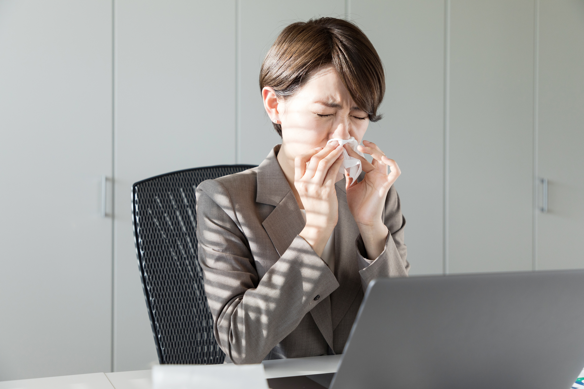 まだ続く目のかゆみや鼻水は花粉症？ 5月のアレルギー対策！
